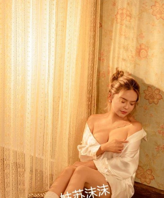 深喉巨乳骚妇