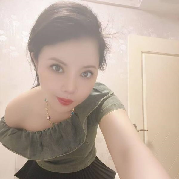 武侯个人制服少妇雅雅