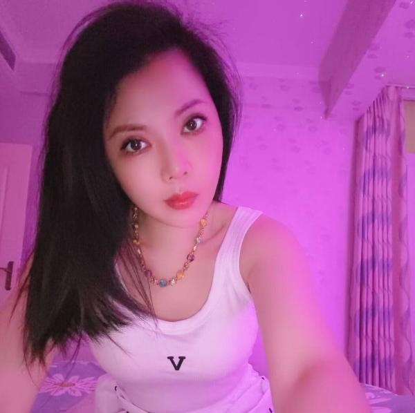 武侯个人制服少妇雅雅