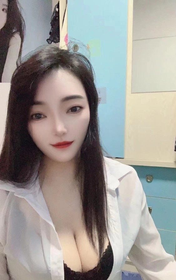 宝安丰满少妇玩三通