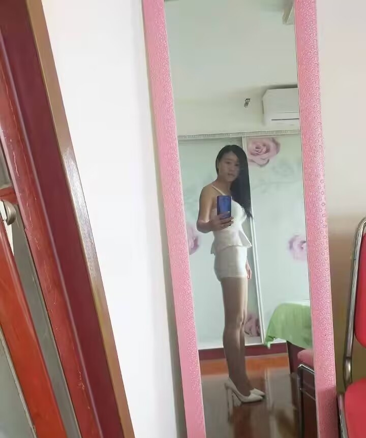 身材苗条少妇
