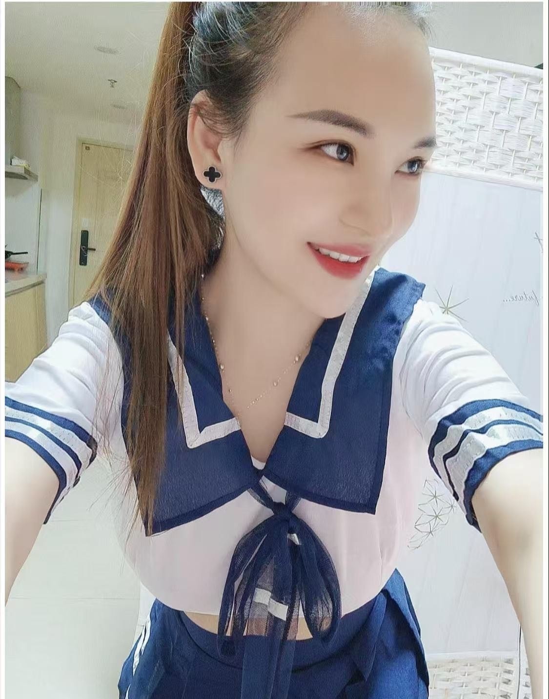 制服御姐圆圆