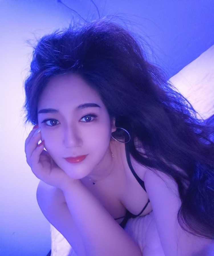 艳丽美少妇