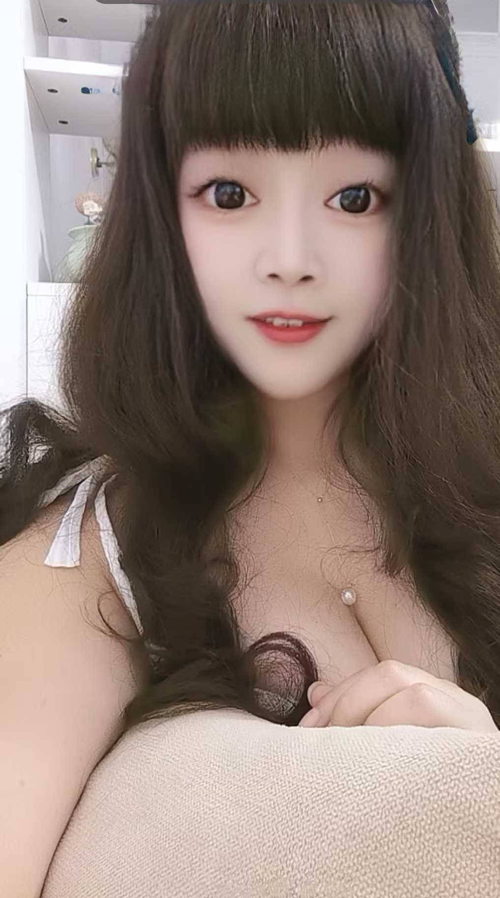 粉嫩奶味大眼睛