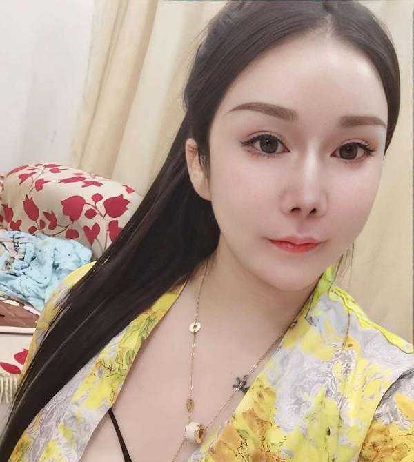 挺骚的大奶少妇