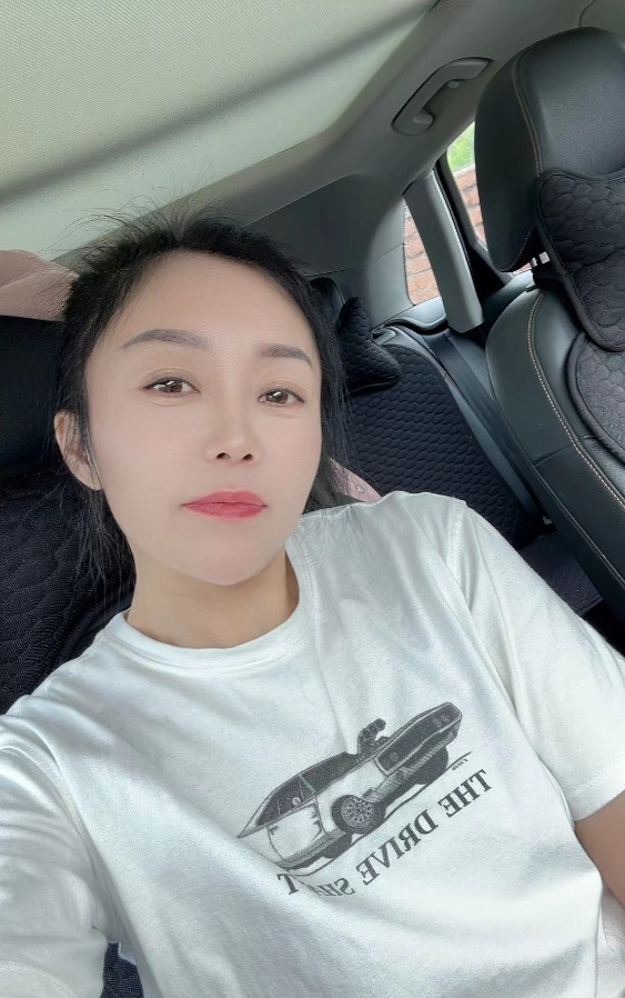 长楹天街苗条熟女