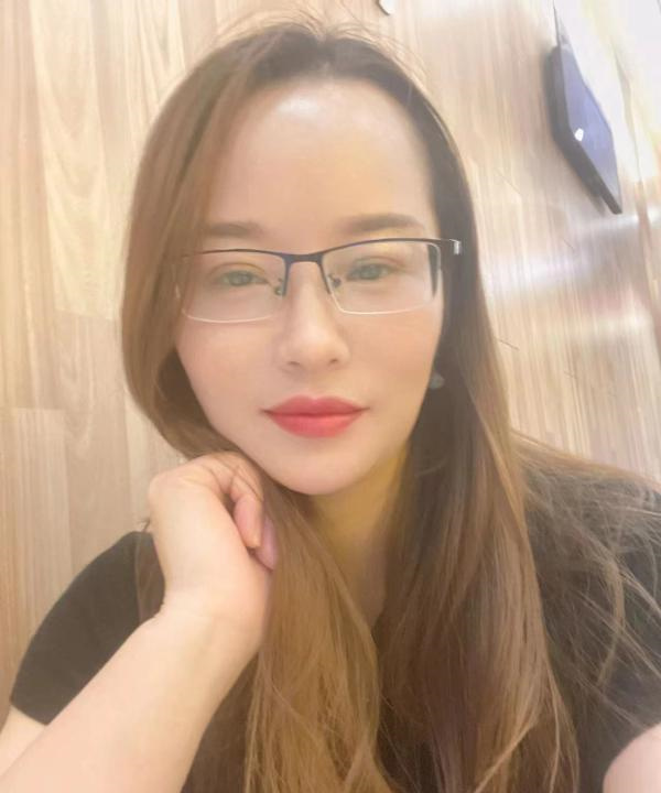 带眼镜少妇琳琳