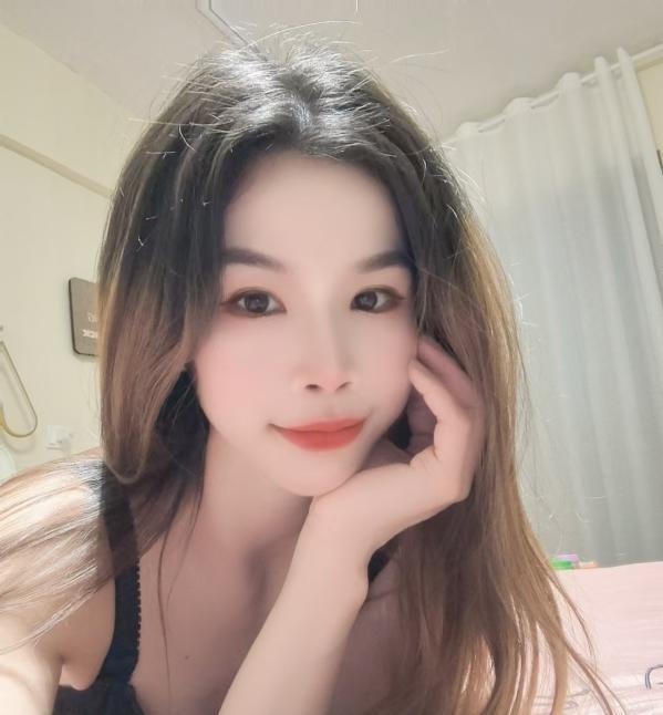 湿吻深喉卖力小姐姐