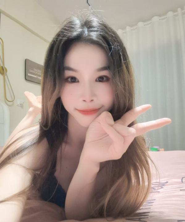 湿吻深喉卖力小姐姐