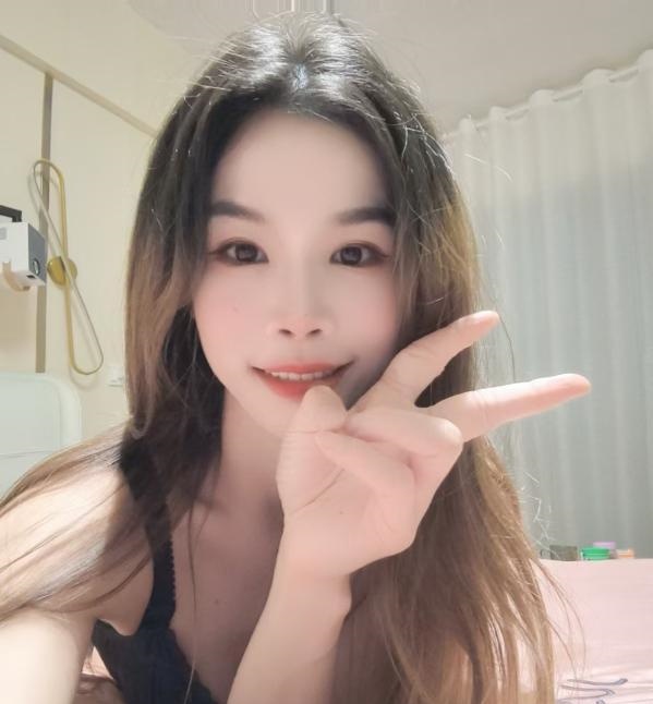 湿吻深喉卖力小姐姐