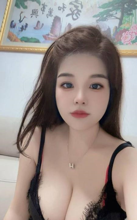 海珠圆润大波妹子