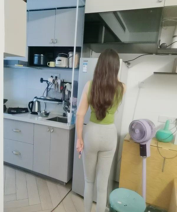 大奶水多骚妇