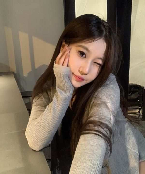丰满性感大胸妹