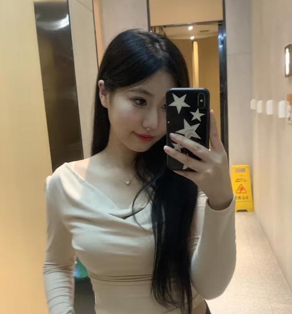 丰满性感大胸妹