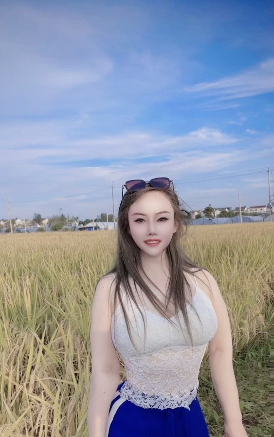 苏州相城区健身大奶少妇陪你洗澡就开始给你口