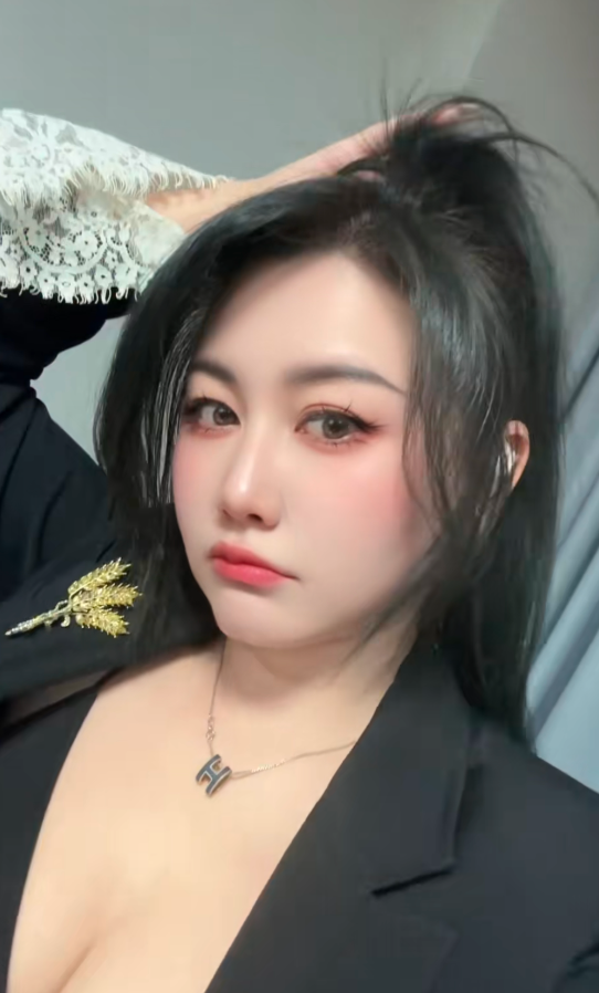 宝山颜值型骚妹子口活很好