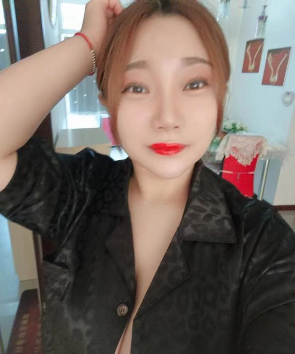 f巨乳会喷水