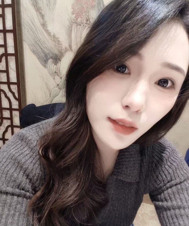 深喉很舒服的小姐姐