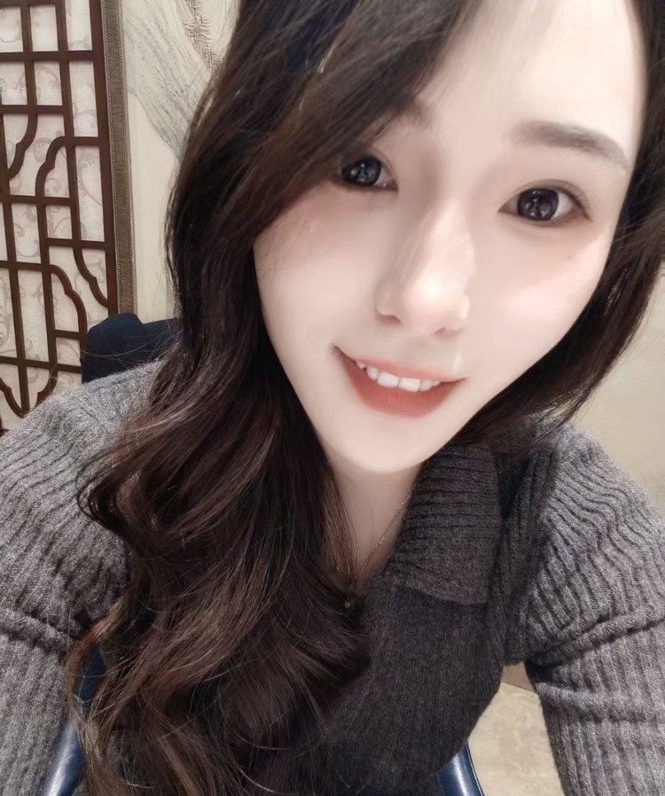 深喉很舒服的小姐姐