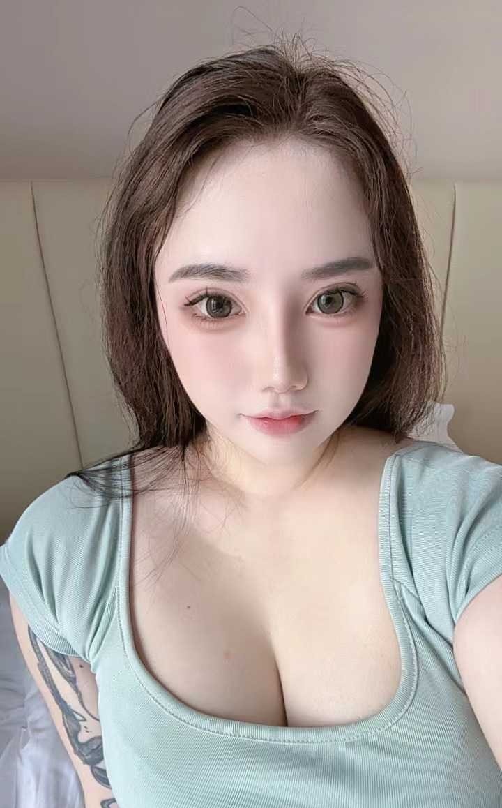 纹身小妹微胖天花板