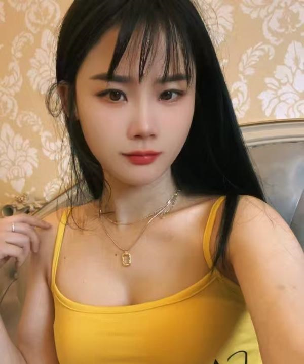 会跳艳舞的欣婷