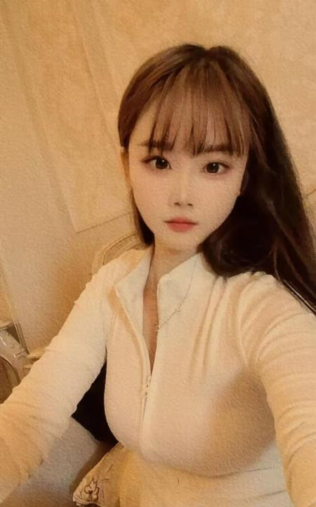 会跳艳舞的欣婷