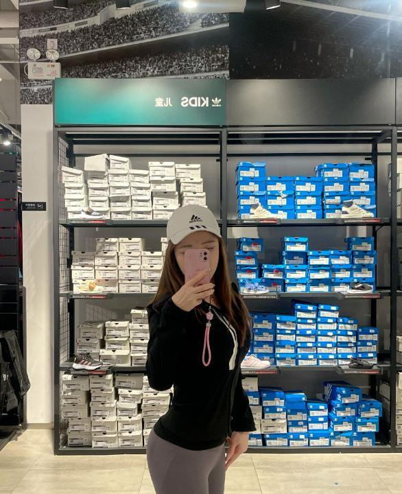 服务系翘臀颜值妹子