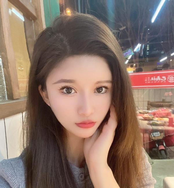 纯欲兼职大长腿嫩妹