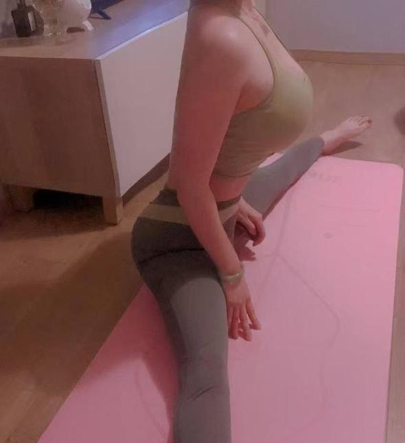 蜜桃臀桃子老师
