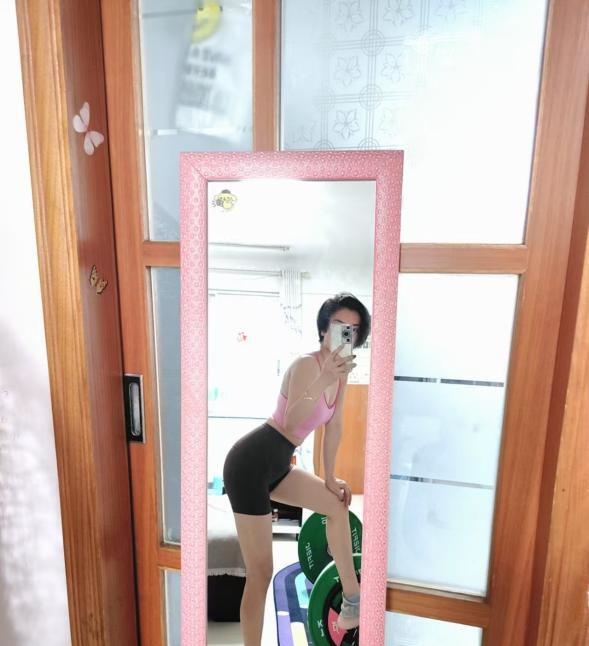 短发御姐娜娜
