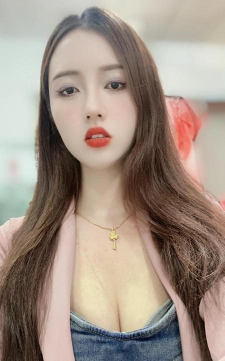 性感大胸小美妞