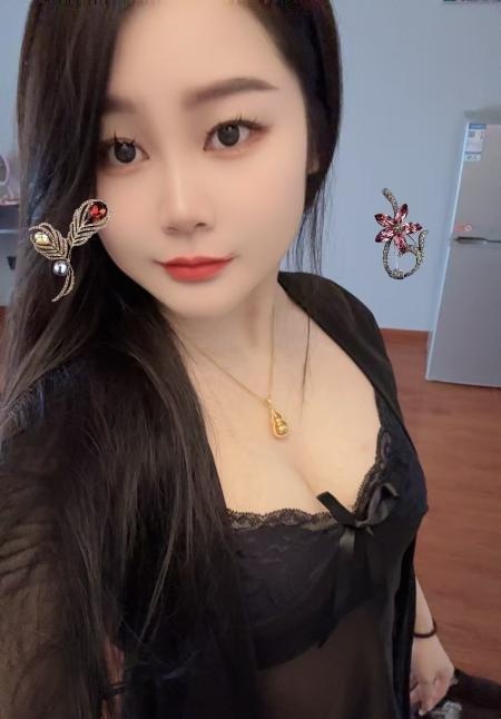 肤白风骚小骚货
