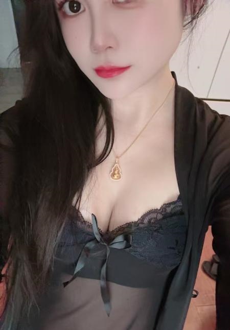 肤白风骚小骚货