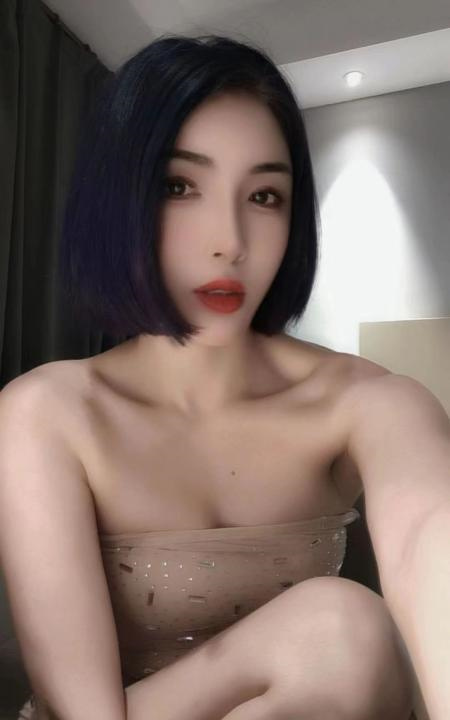 条子很正的小姐姐