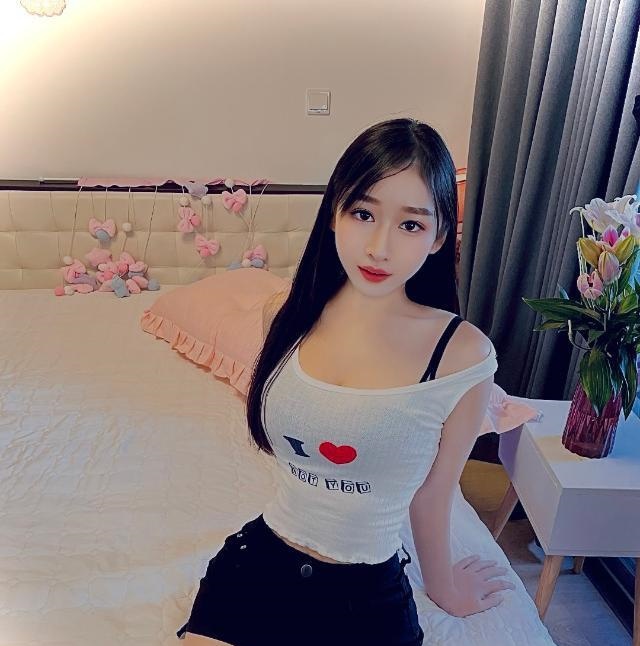 黄埔双儿娇小性感迷人