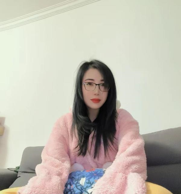 宝通寺眼镜少妇米儿