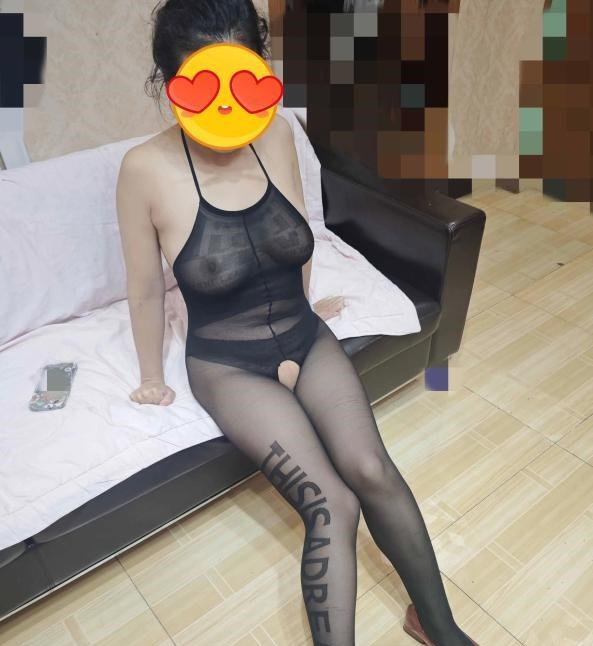 小榄很腼腆的大波姐姐