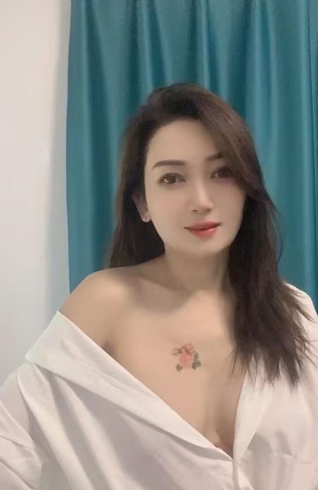 大胸少妇伊伊