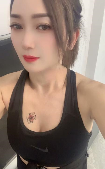 大胸少妇伊伊