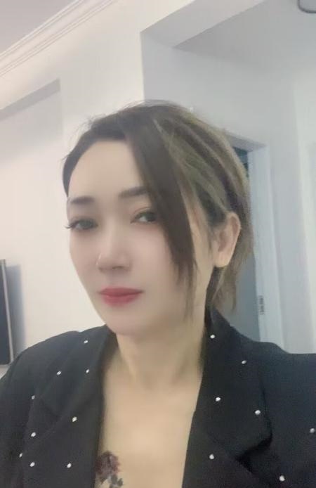大胸少妇伊伊