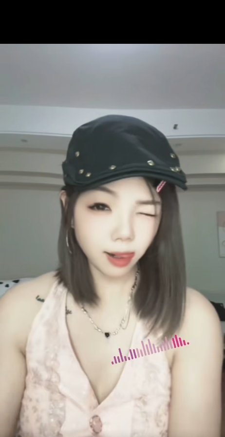 服务系性感美女
