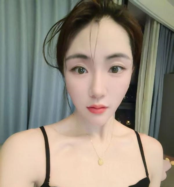 瑶海瑜伽老师红红