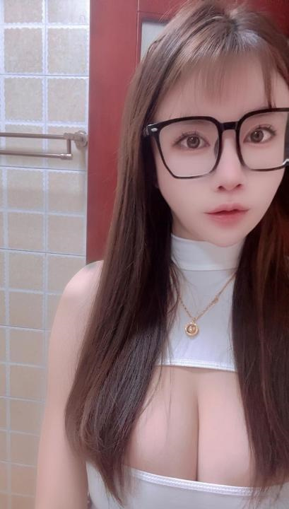 巨乳妹子卢娜