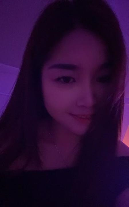 杨家坪步行街兔兔妹