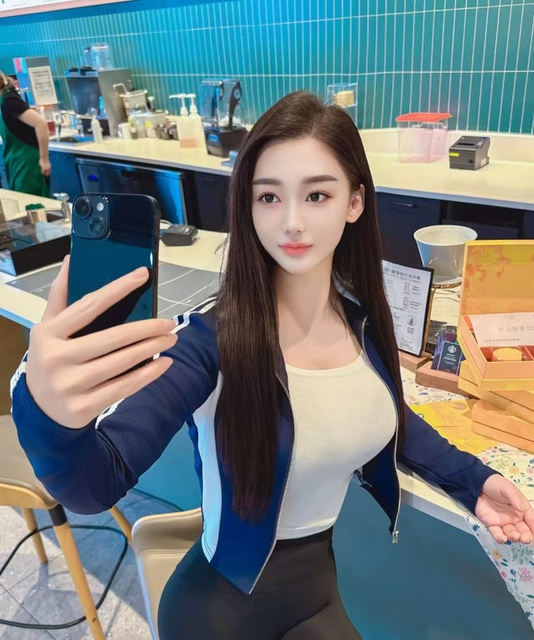 极品少妇级美女，皮肤白皙身材火辣
