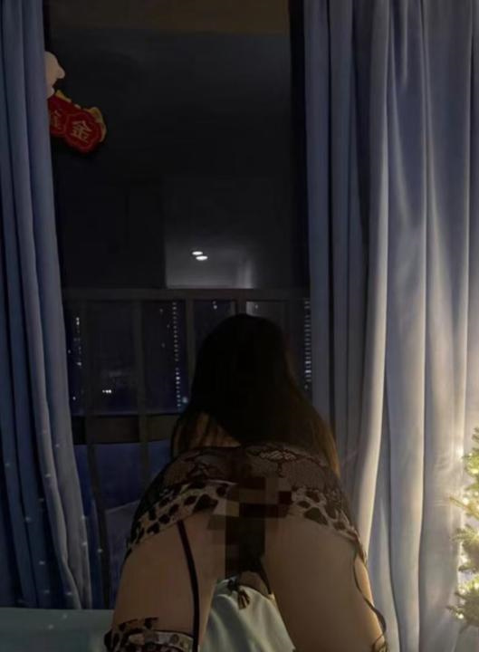 美腿骚货雪儿