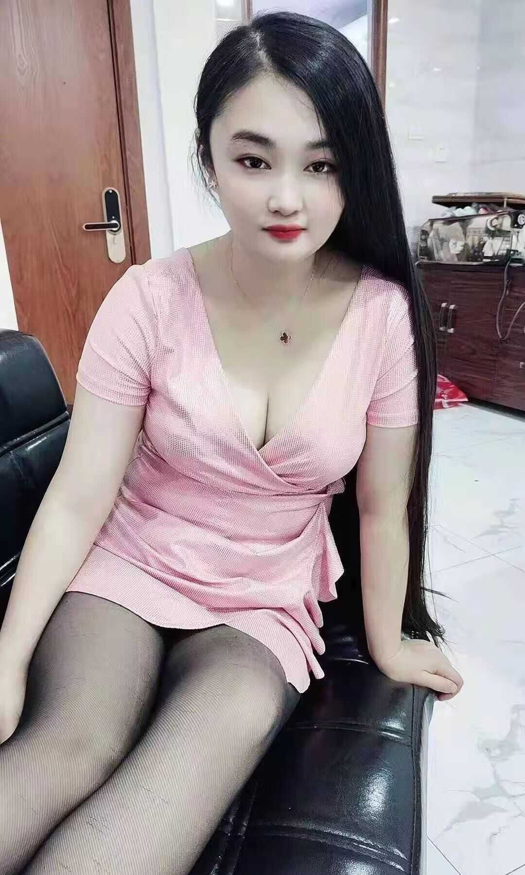 大胸少妇露露