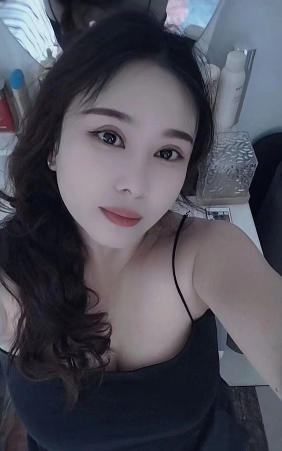 岛内丰满小姐姐