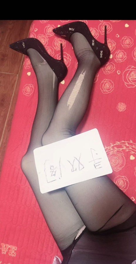 美女美眉