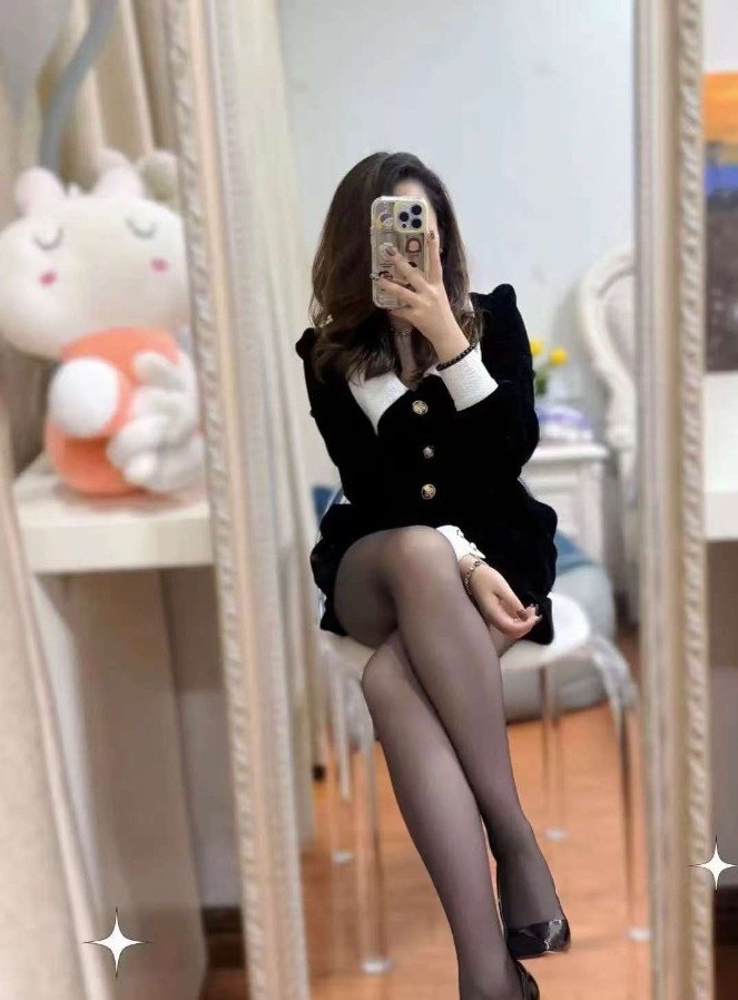 大美胸黑丝悠悠